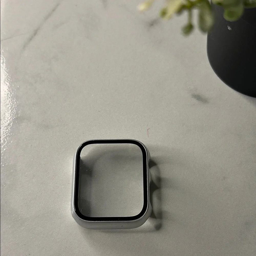 Sleek Silver Smartwatch Cover